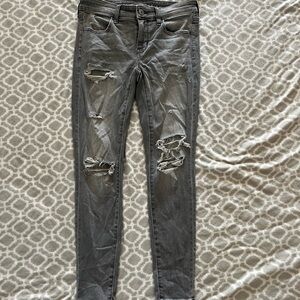 Women’s American Eagle Outfitters Gray Skinny Ripped Jeans (Size 2 Short)